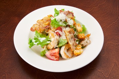 Салат Цезарь с креветками