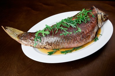 Сазан запеченный с капустой и грибами