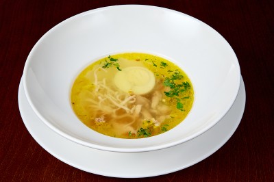 Суп-лапша с курицей и яйцом